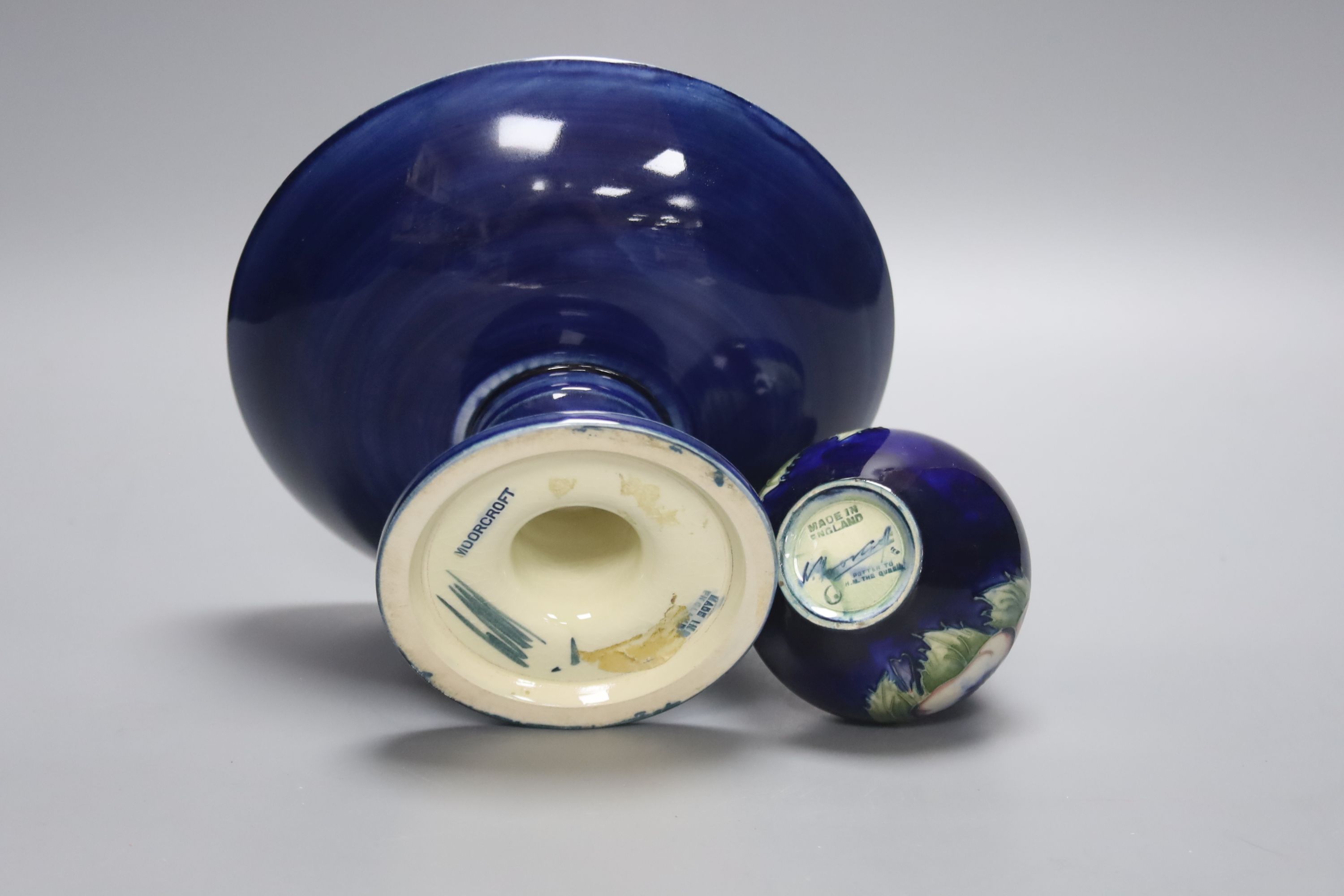 A Moorcroft Hibiscus footed dish, diameter 18cm, and a pansy pattern vase